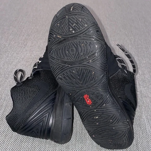 Nike Kyrie 5 red carpet youth size 3Y boy’s black basketball shoes sneakers - Picture 7 of 8